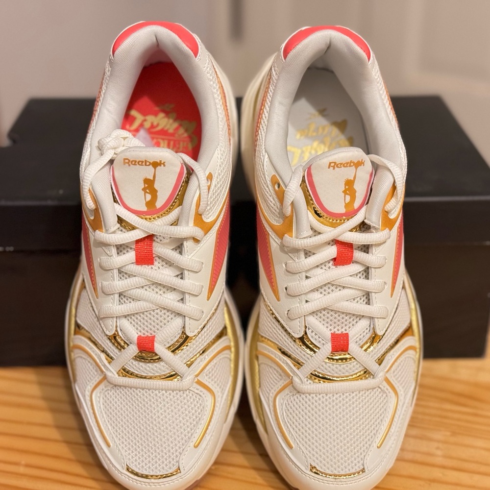 WOMEN'S REEBOK PREMIER ROAD PLUS VI RUNNING SHOES - Picture 10 of 16